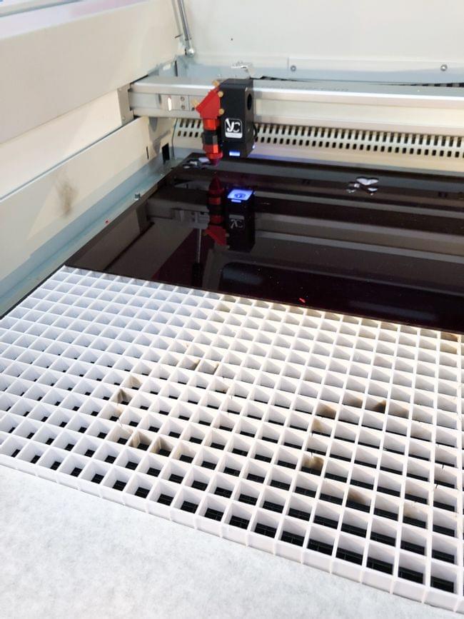laser cut acrylic with arcylic cutting grid table