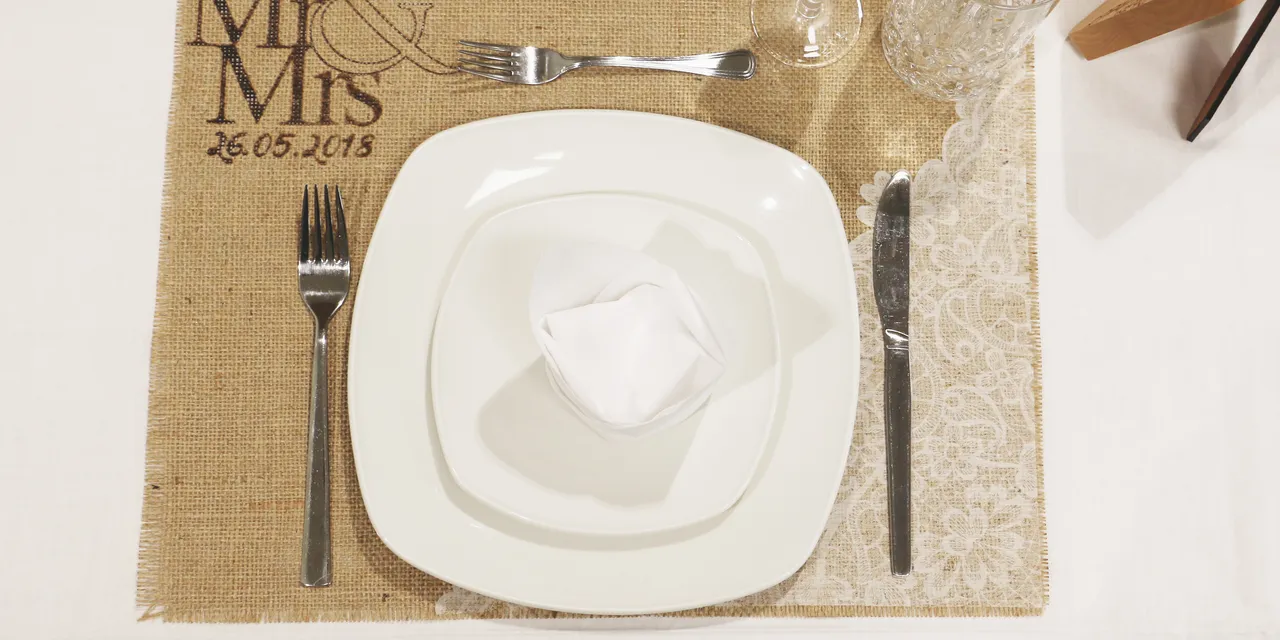 Wedding table setting with burlap placemat laser engraved by Trotec CO₂ laser cutter