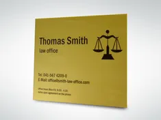 Enseigne de bureau d'avocat gravée au laser sur acrylique jaune, réalisée avec la machine à gravure de la série Speedy de Trotec.