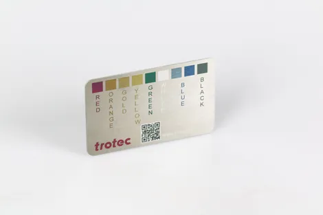 トロテック・レーザーマーキングメタルカラーサンプルプレート(文字彫刻・QRコード付)