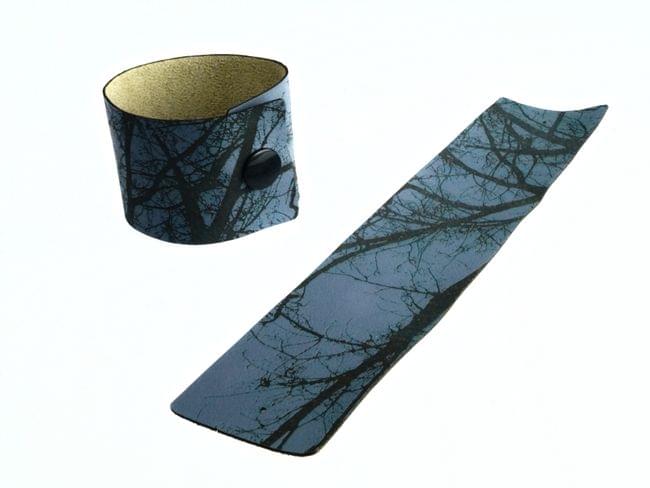 engrave picture on leather bracelet
