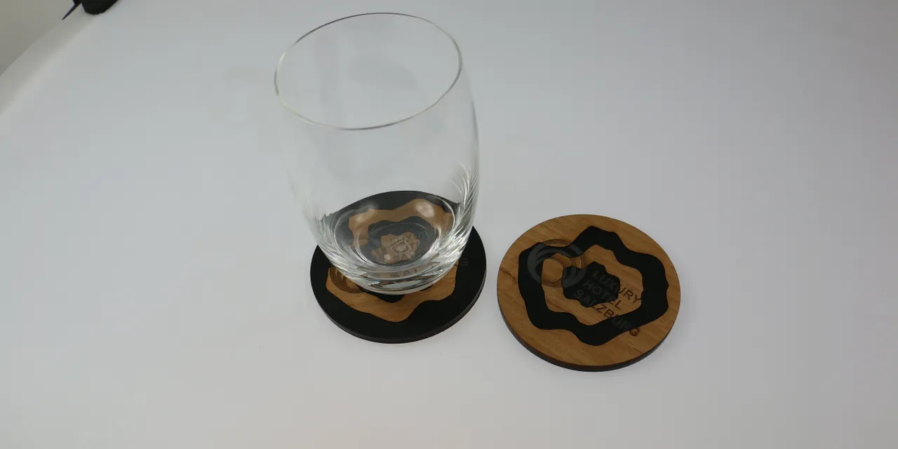 corte láser de posavasos de madera