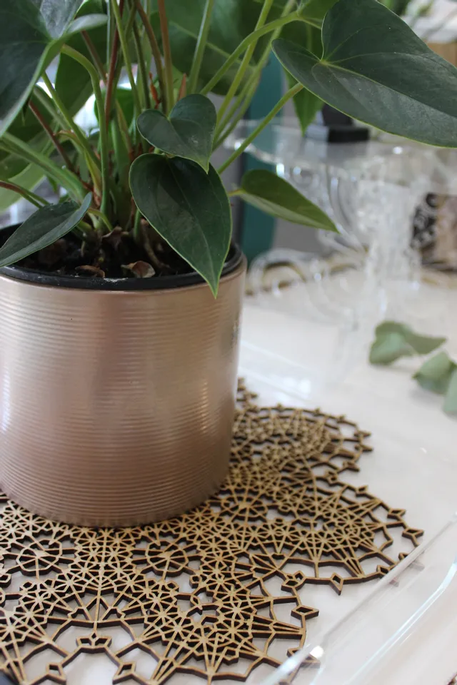 Tovaglietta in legno con taglio laser