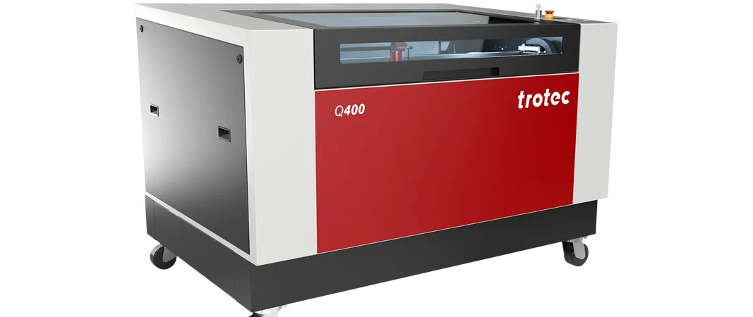 Machine de découpe laser Trotec Q400 CO₂ avec zone de travail fermée sur base roulante