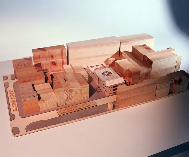 Lasergeschnittenes Architekturmodell aus Holz, erstellt mit dem Trotec CO₂ Laserschneider
