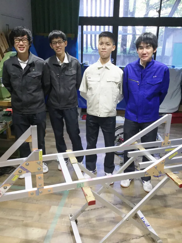 京都市立京都工学院高等学校の学生達と作品
