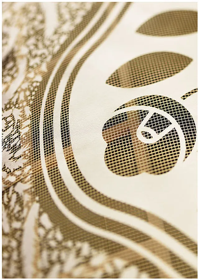 トロテック・CO₂レーザーカッターで花柄や幾何学柄を細かくカット。