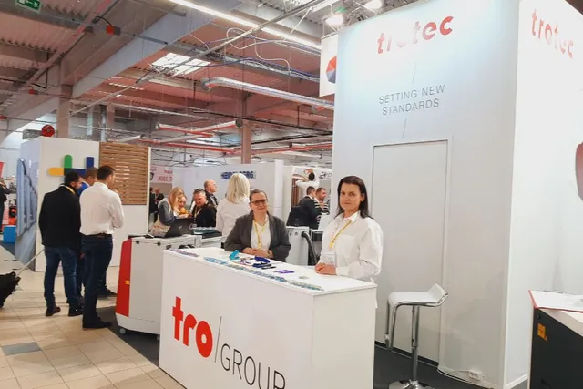 Stoisko Trotec prezentujące technologię grawerowania laserowego na targach branżowych