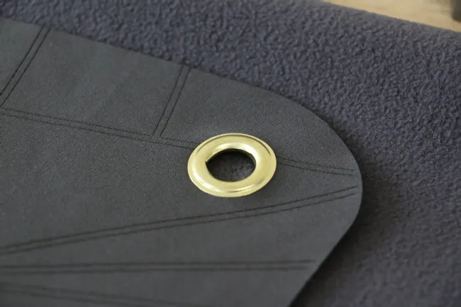 Finition laser sur sacoche d'ordinateur en softshell