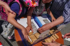 秋田公立美術大学：レーザー加工機の活用例「あきた鉄道ふれあいフェスタ2019」