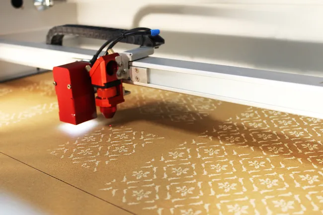 pemotongan laser furnitur kardus