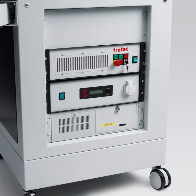 눈에 보이는 환기 및 버튼이있는 Trotec 레이저 기계 제어판 및 전원 장치