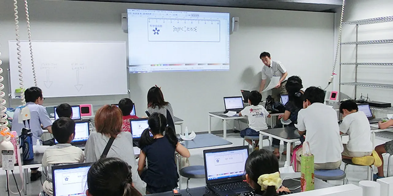 トロテック・ソフトウェアを使用した子供向けレーザー彫刻機ワークショップ。