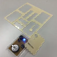 レーザーカットしたアクリルケースと中に入れるタイマー