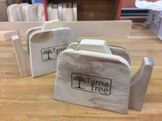 TechShop Tokyoの受付にディスプレイされている会員の作品