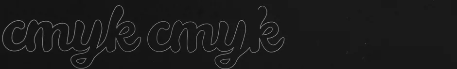 CMYK-Text, graviert mit einem Trotec Laserschneider auf einer schwarzen Oberfläche