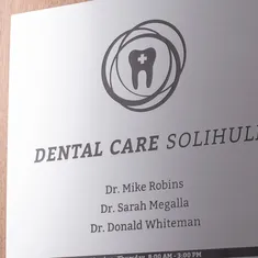 lasergraveret dørskilt