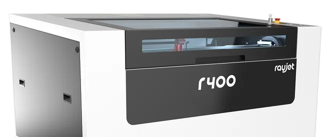 Cortadora láser Trotec R400 Rayjet con tecnología láser de CO₂ cerrado sobre ruedas