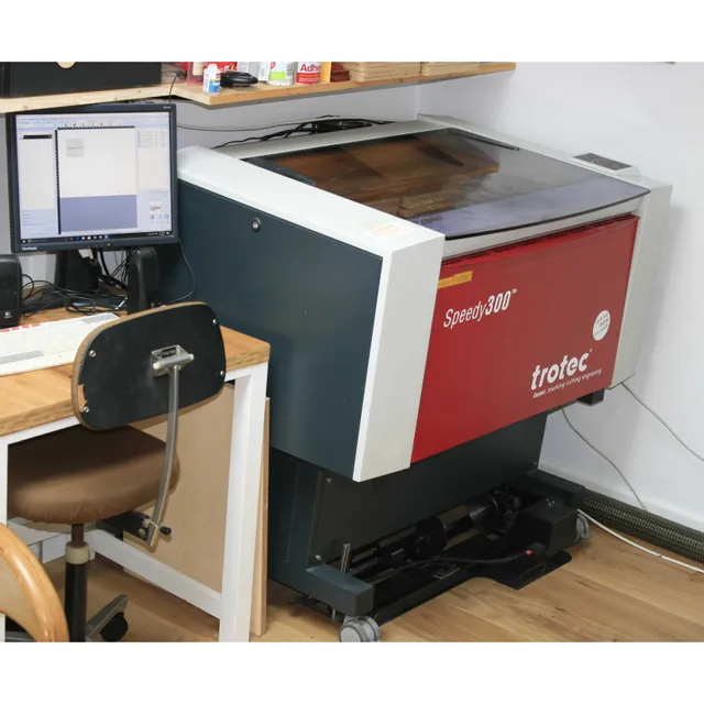 Trotec Speedy 300 CO₂ Laserschneider mit Ruby Software Einrichtung auf dem Desktop