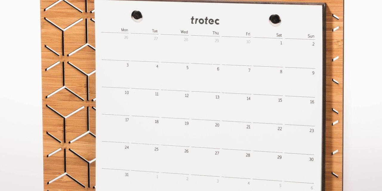 Calendrier en bois découpé au laser