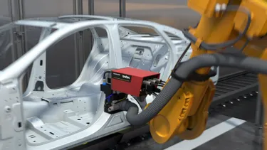 集成在机械臂上的卓泰克激光打标系统雕刻车身框架