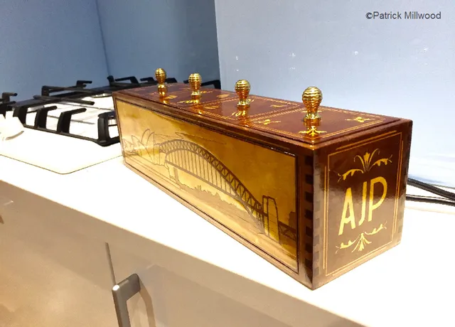 Patrick Millwood: contenitore in legno del te